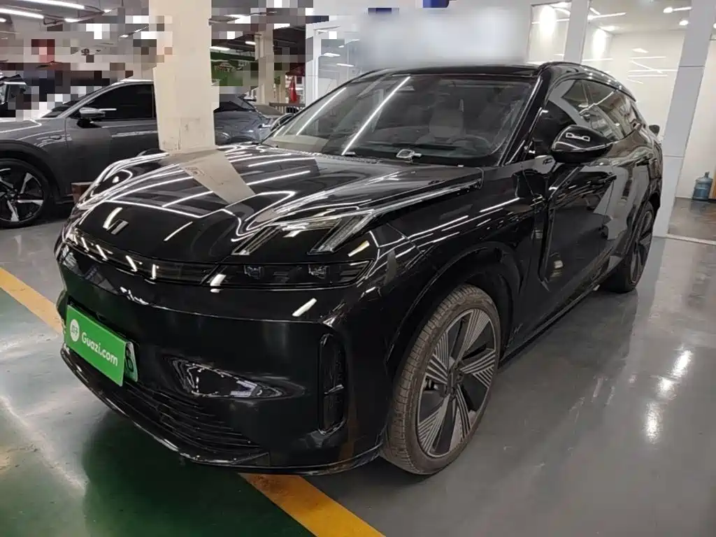 Lynk & Co 08 EM-P