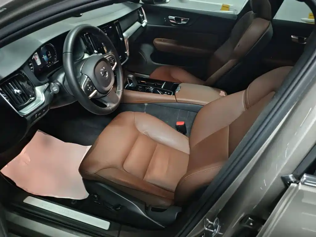 Volvo S60 PHEV — миниатюра 15