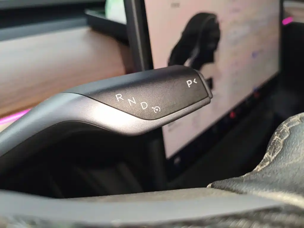 Tesla Model Y — миниатюра 14