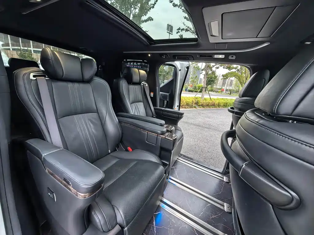 Toyota Alphard — миниатюра 14