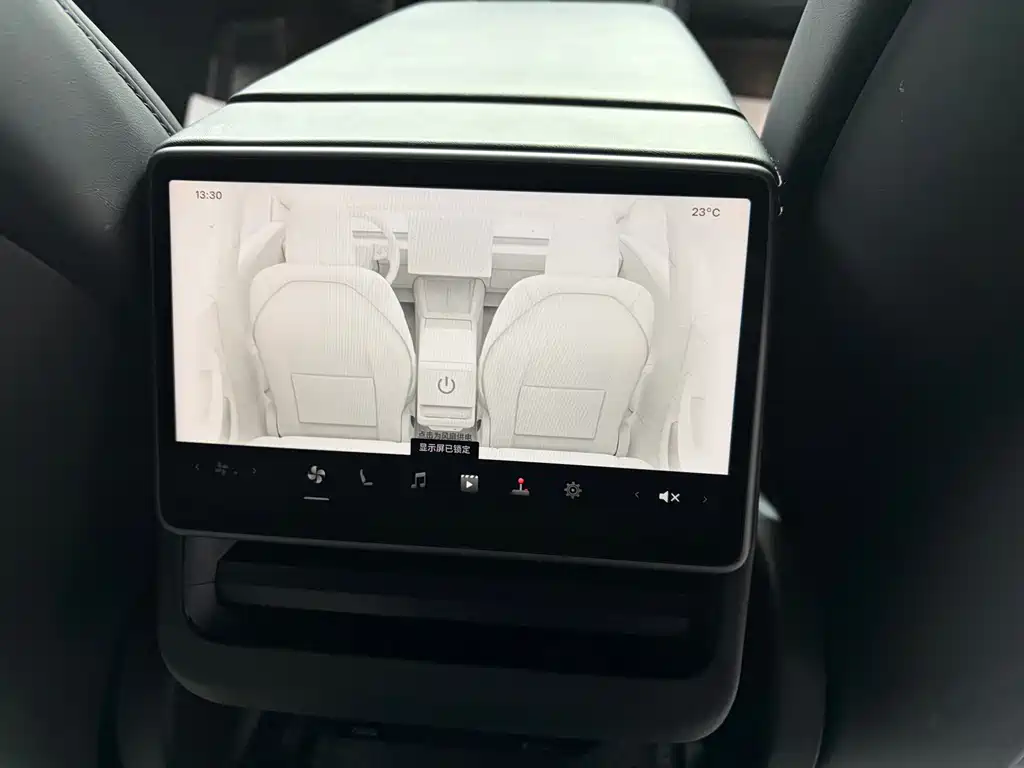 Tesla Model 3 — миниатюра 11