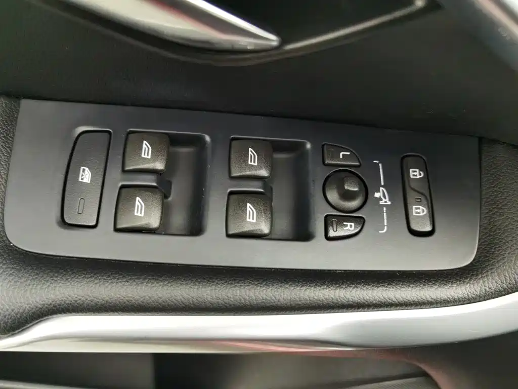 Volvo V40 — миниатюра 9