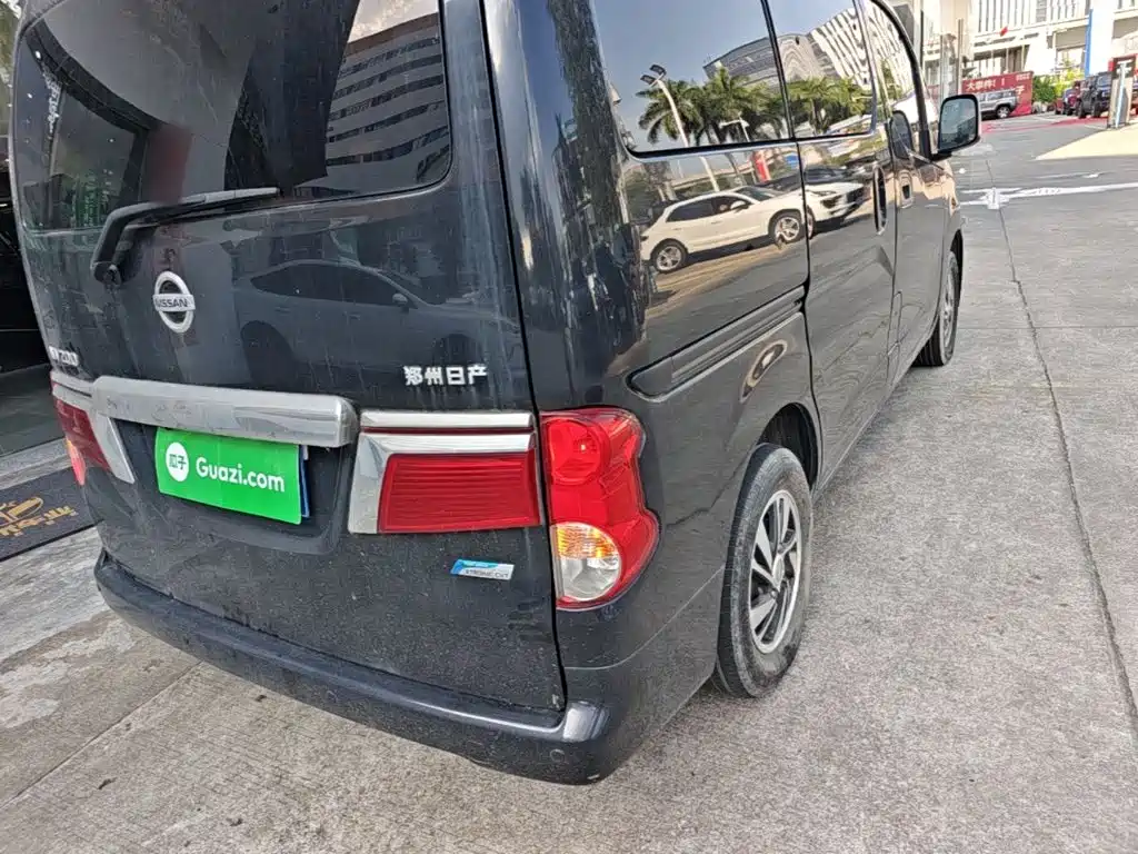 Nissan NV200 — миниатюра 8