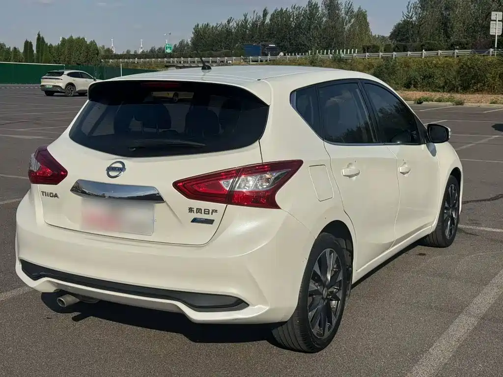 Nissan Tiida — миниатюра 7