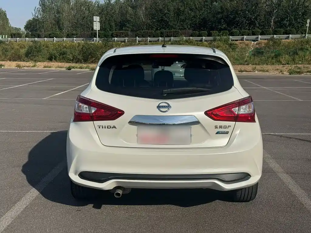 Nissan Tiida — миниатюра 6