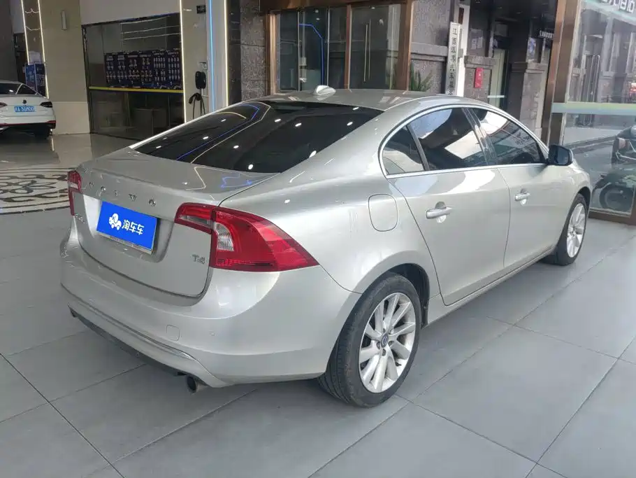 Volvo S60 — миниатюра 3