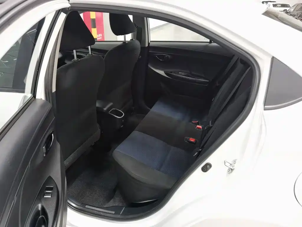 Toyota Yaris L — миниатюра 15