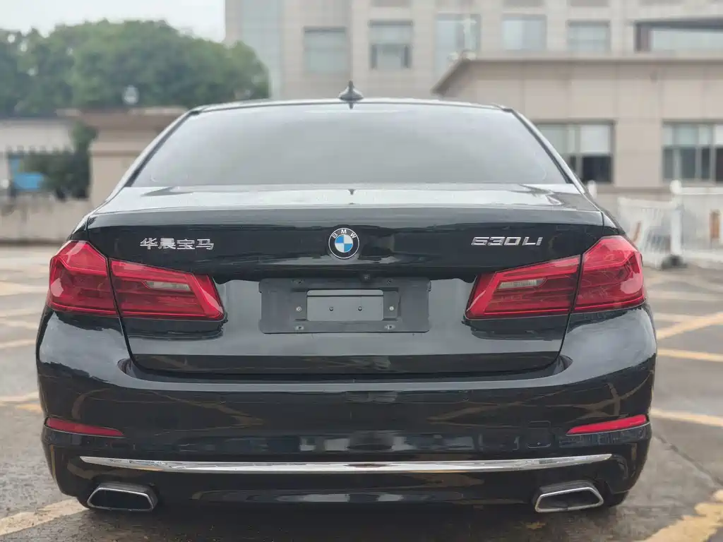 BMW 5 Series — миниатюра 8