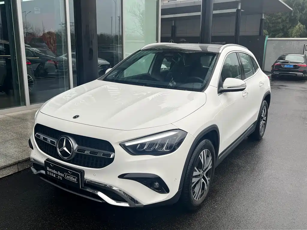 MERCEDES-BENZ GLA