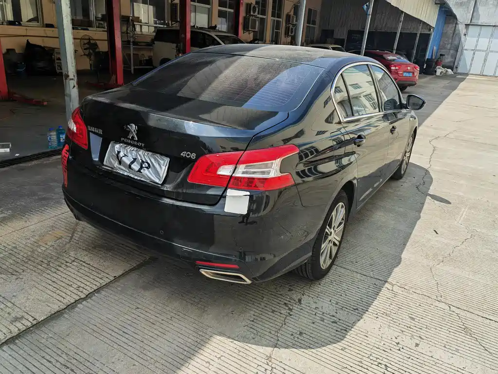 PEUGEOT 408