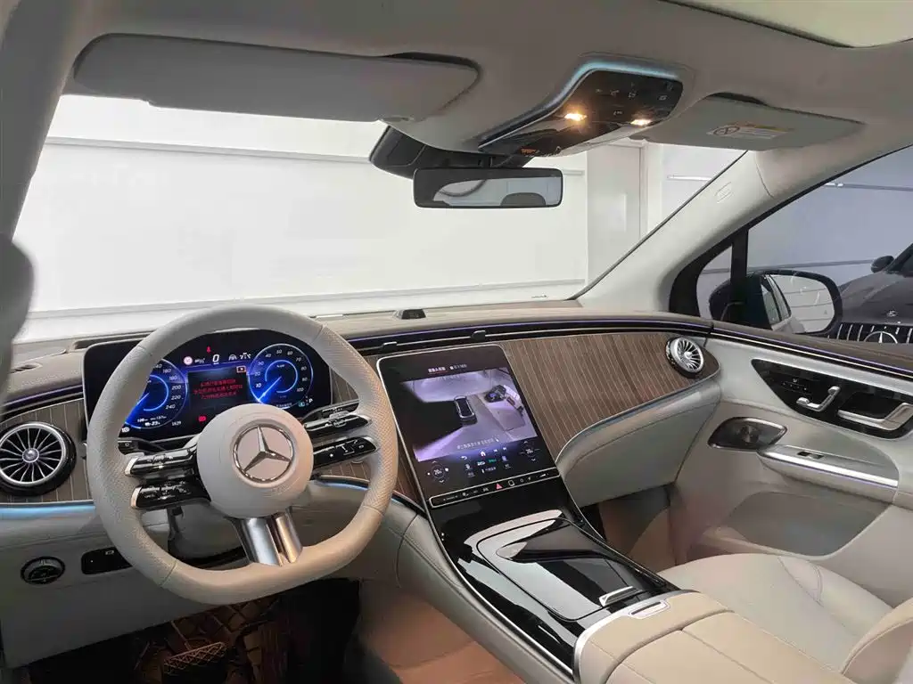 MERCEDES-BENZ EQE SUV