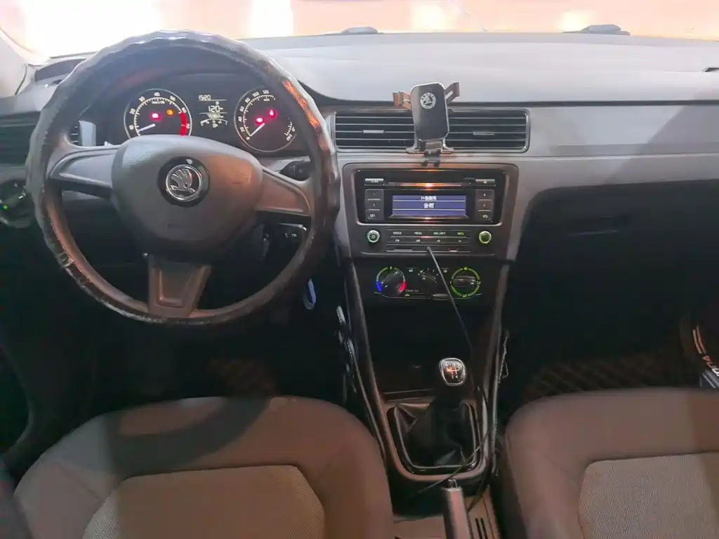 Skoda Rapid Spaceback — миниатюра 10