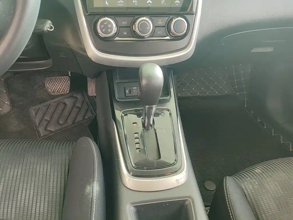 Nissan Tiida — миниатюра 14