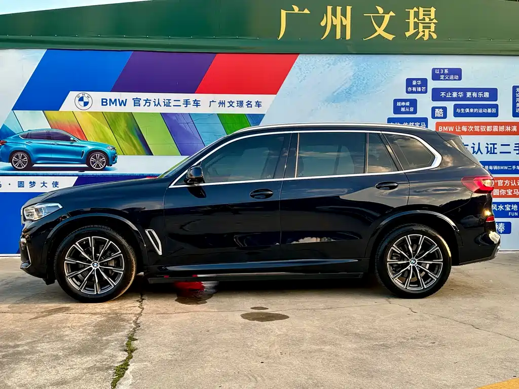 BMW X5 2022 xDrive 30Li Premium M Sport