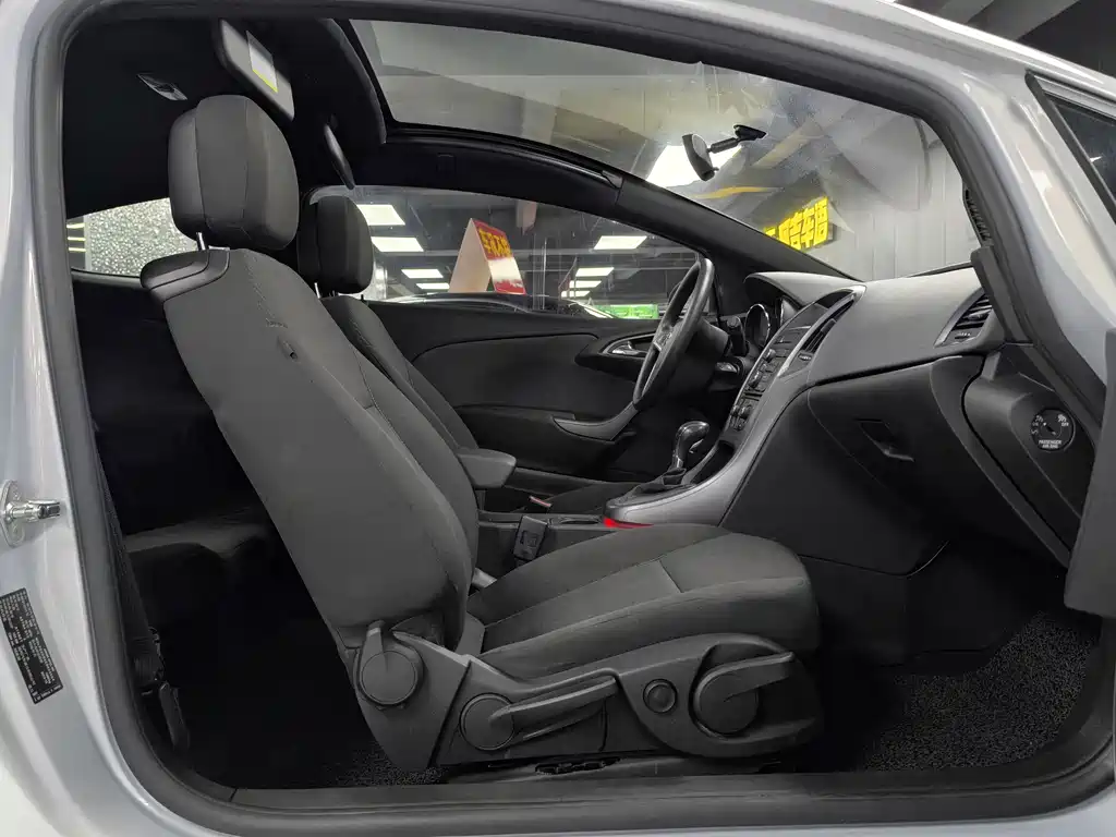 Opel Astra — миниатюра 12