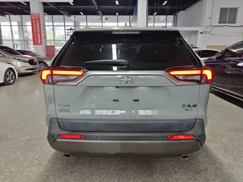 Toyota RAV4 — миниатюра 6