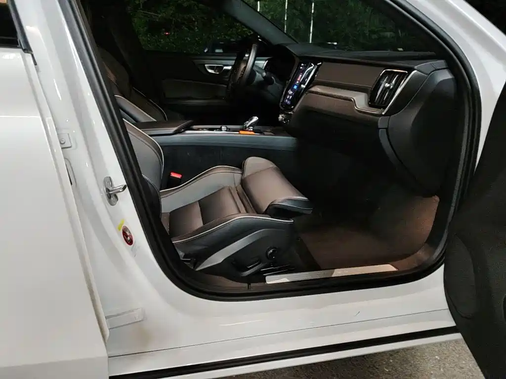 Volvo S60 — миниатюра 9