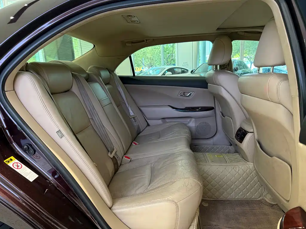 Toyota Crown — миниатюра 9