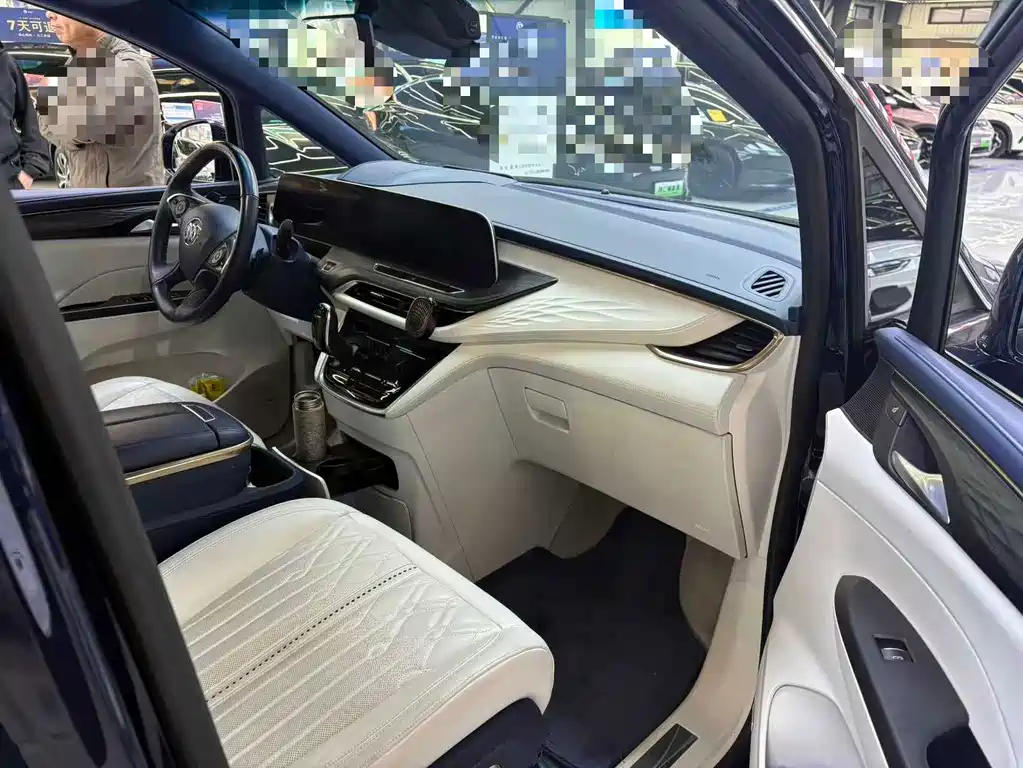 Buick GL8 — миниатюра 6