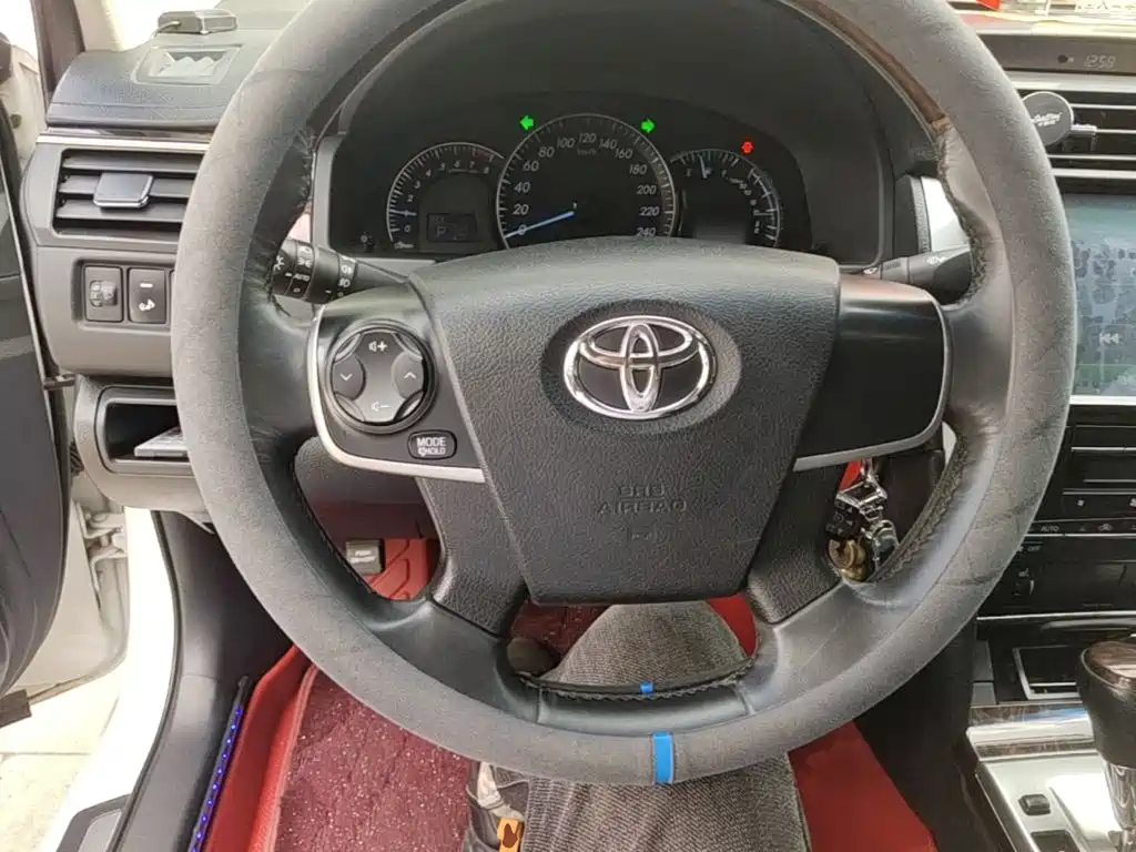 Toyota Camry — миниатюра 11
