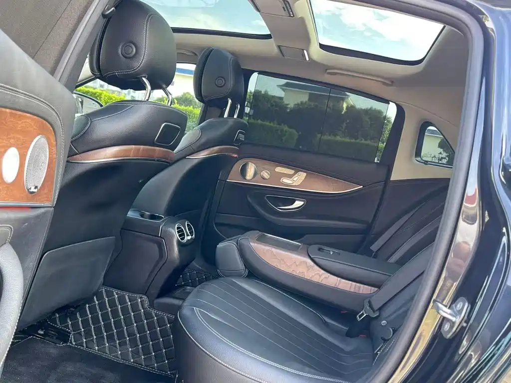 Mercedes-Benz E-Class — миниатюра 9