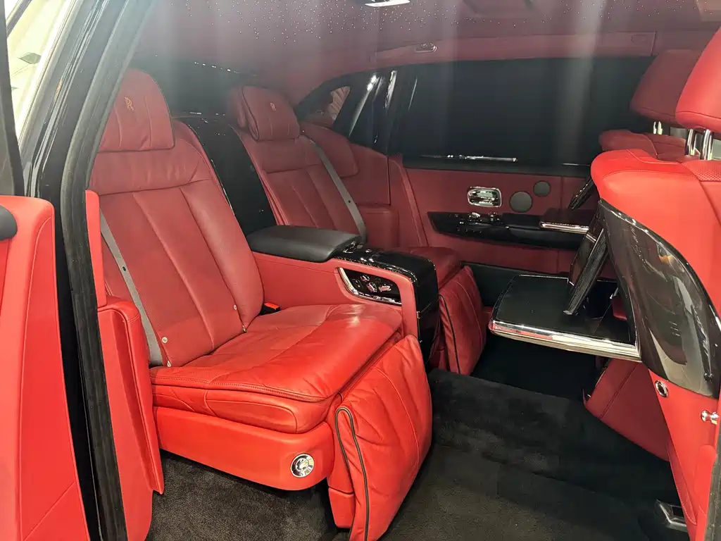 Rolls-Royce Phantom — миниатюра 12