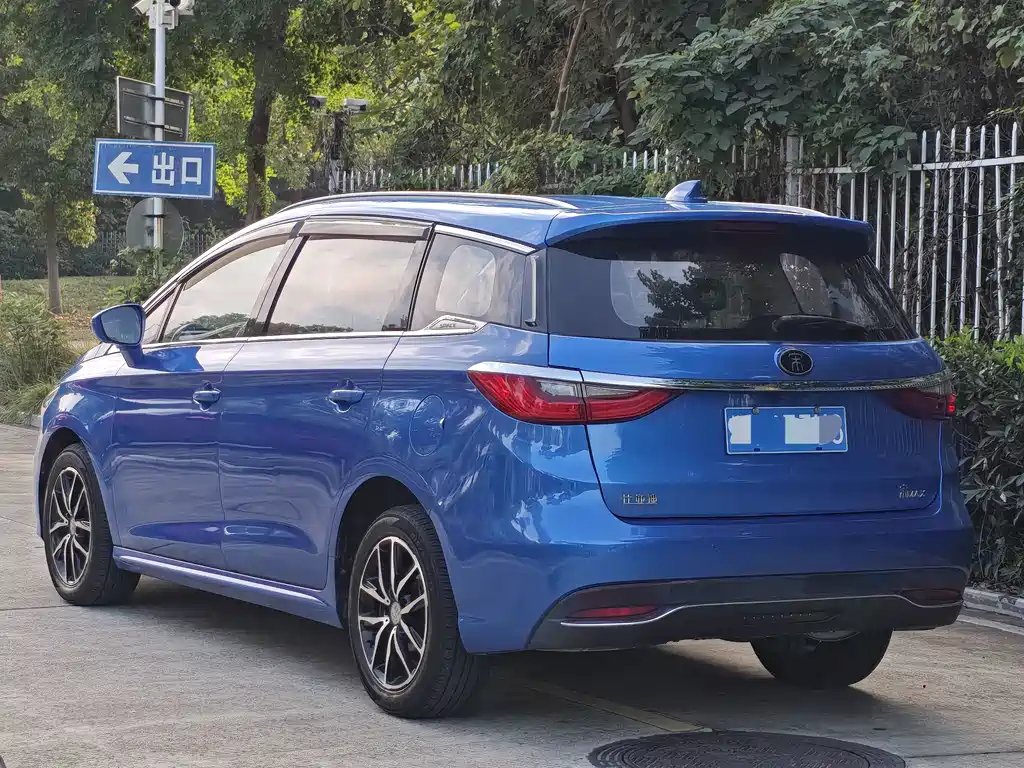 BYD MAX — миниатюра 6