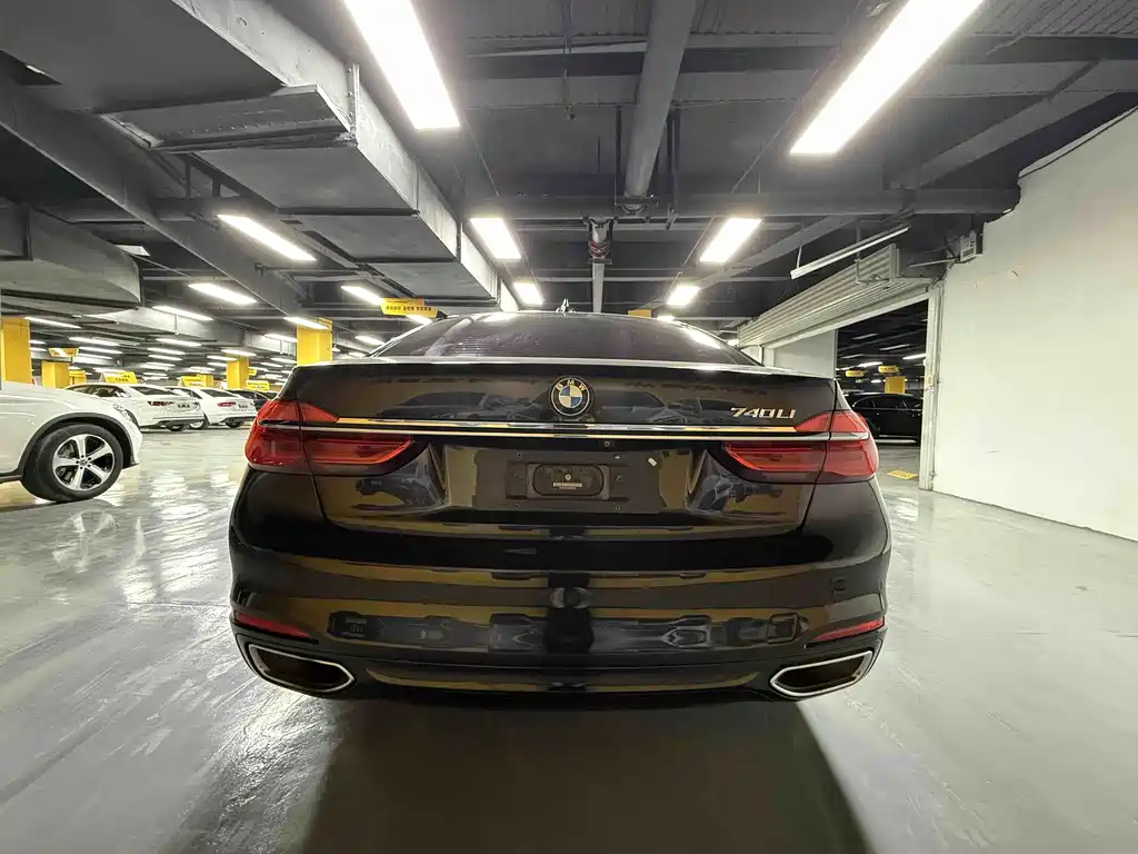 BMW 7 Series — миниатюра 9