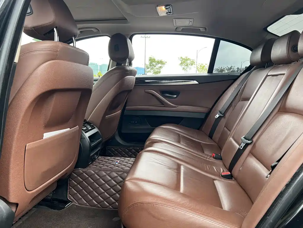 BMW 5 Series — миниатюра 9