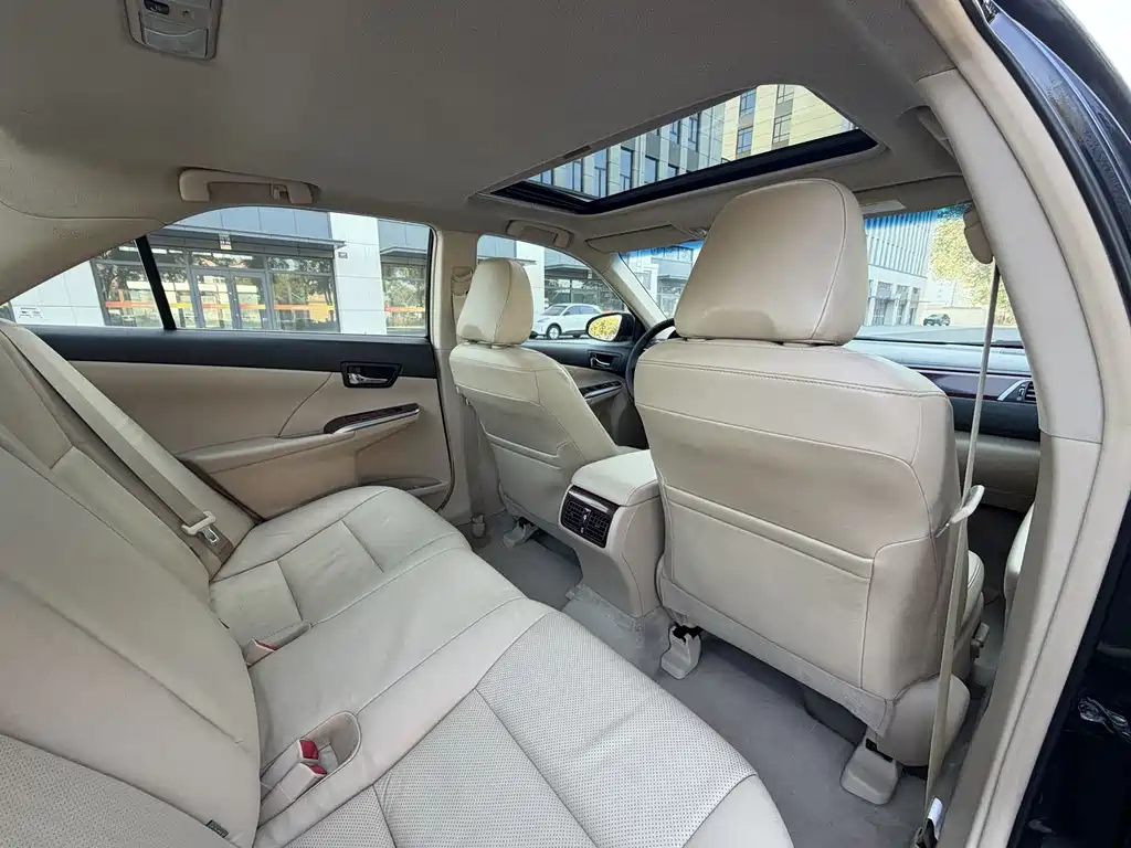 Toyota Camry — миниатюра 11