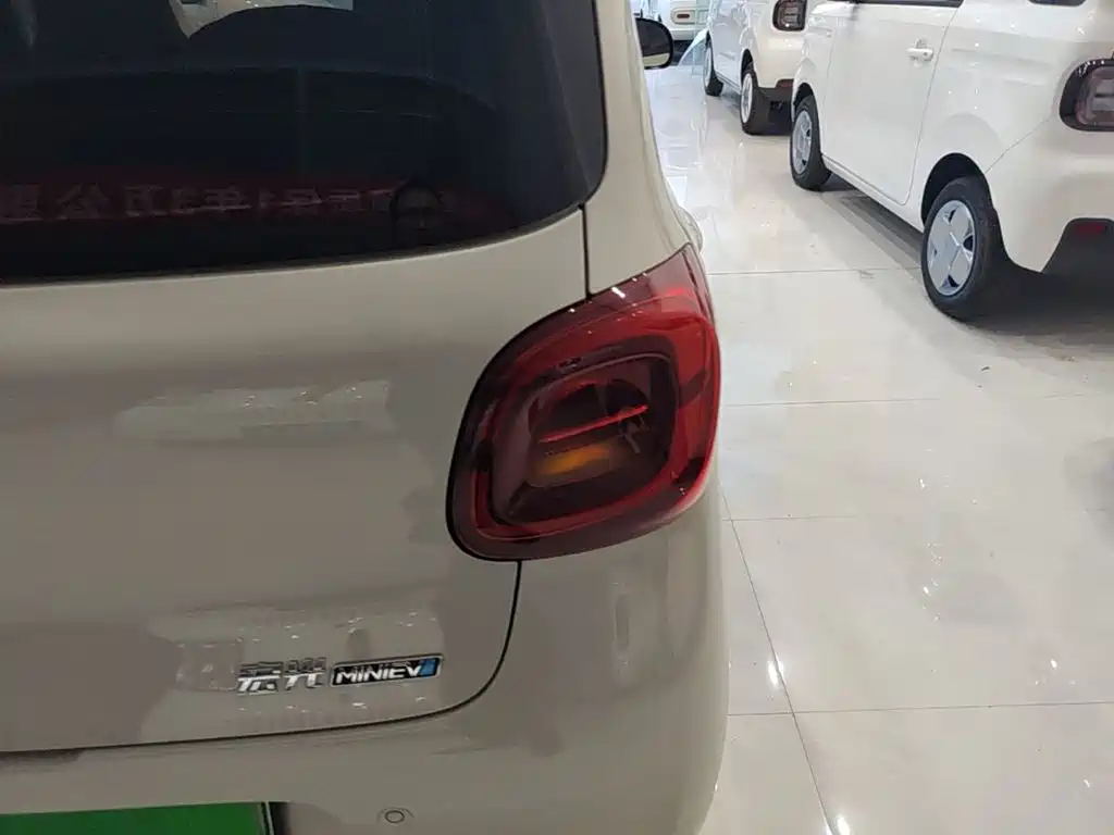 Wuling MINIEV — миниатюра 8