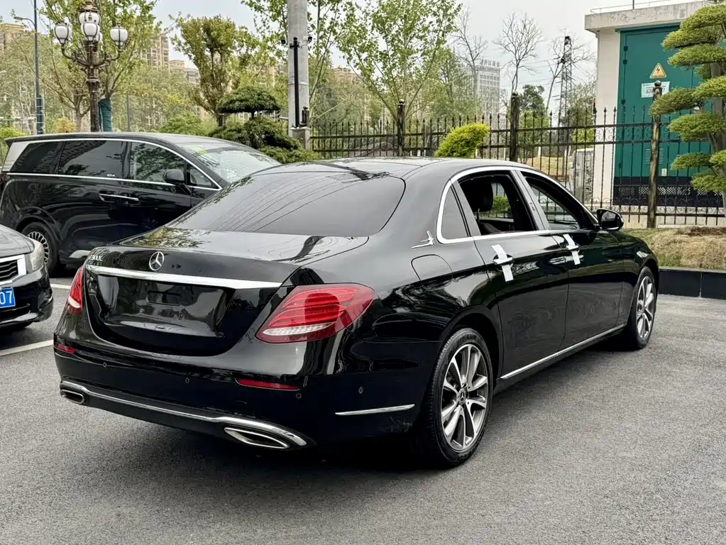 MERCEDES-BENZ E CLASS