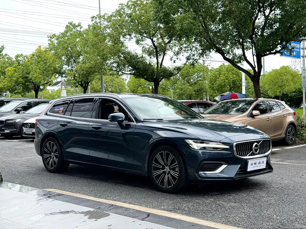 Volvo V60 2022 B5 Luxury