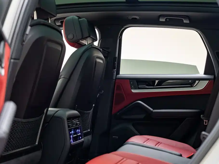 Porsche Cayenne — миниатюра 12