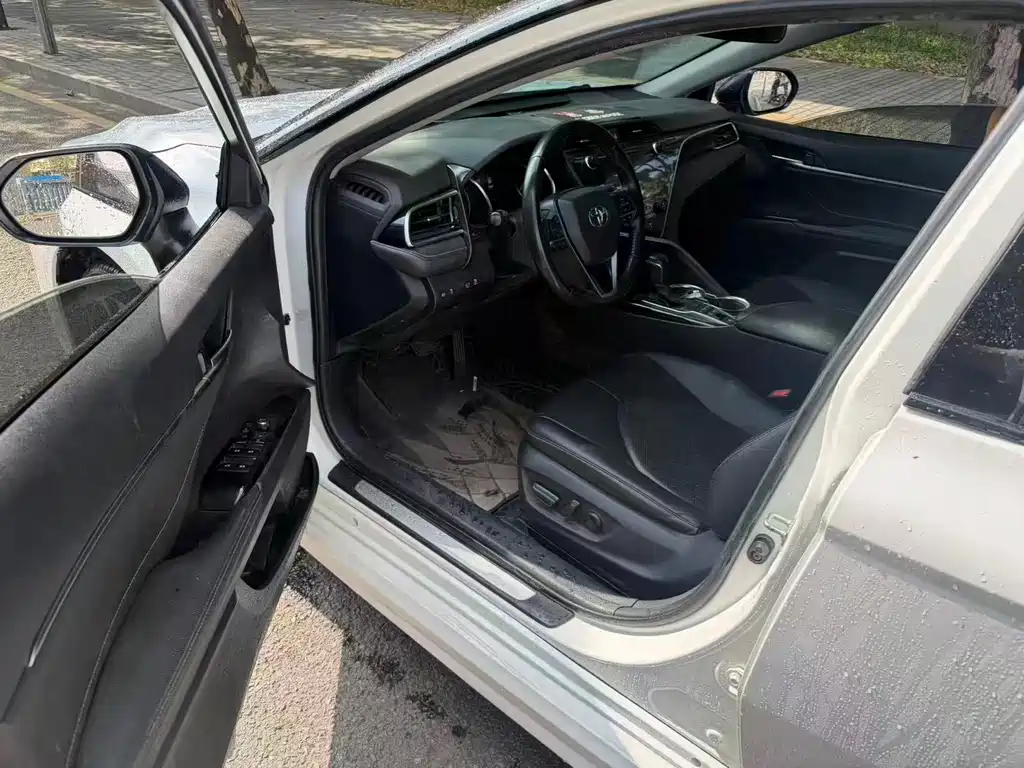 Toyota Camry — миниатюра 4