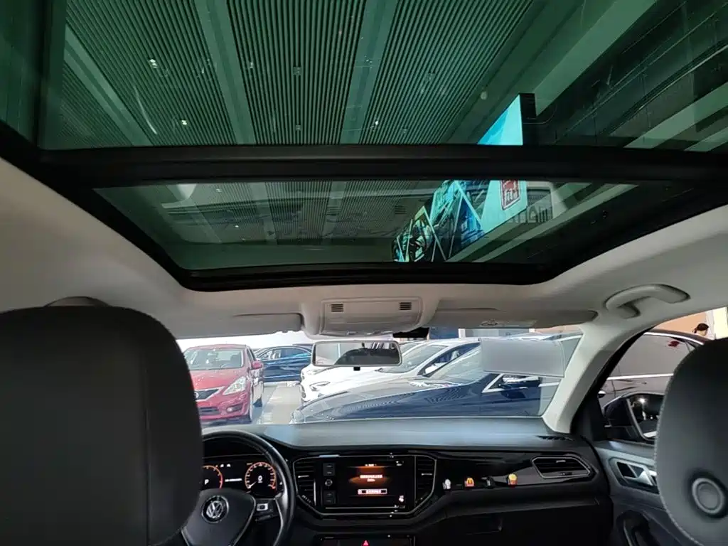 Volkswagen T-Roc — миниатюра 18