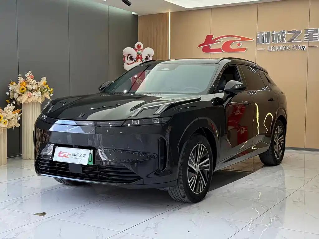 Lynk & Co 08 EM-P