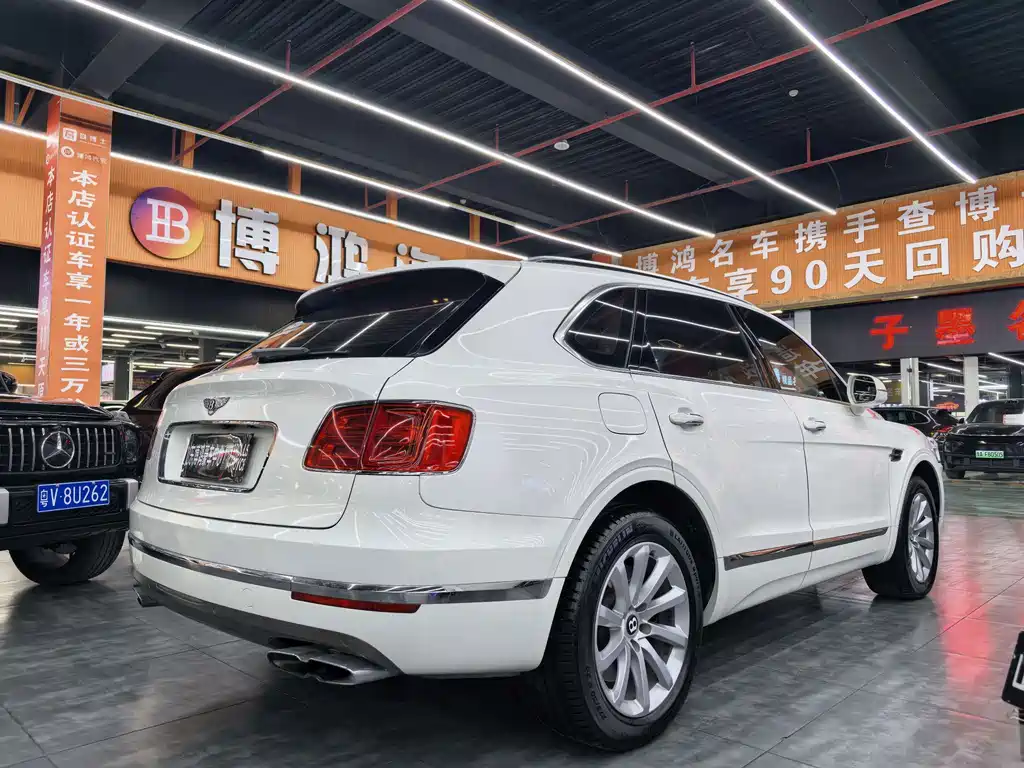 Bentley Bentayga — миниатюра 15