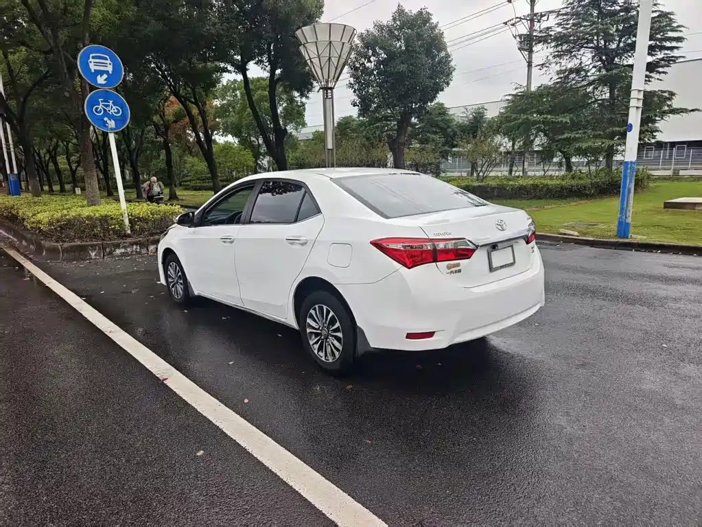 Toyota Corolla — миниатюра 8