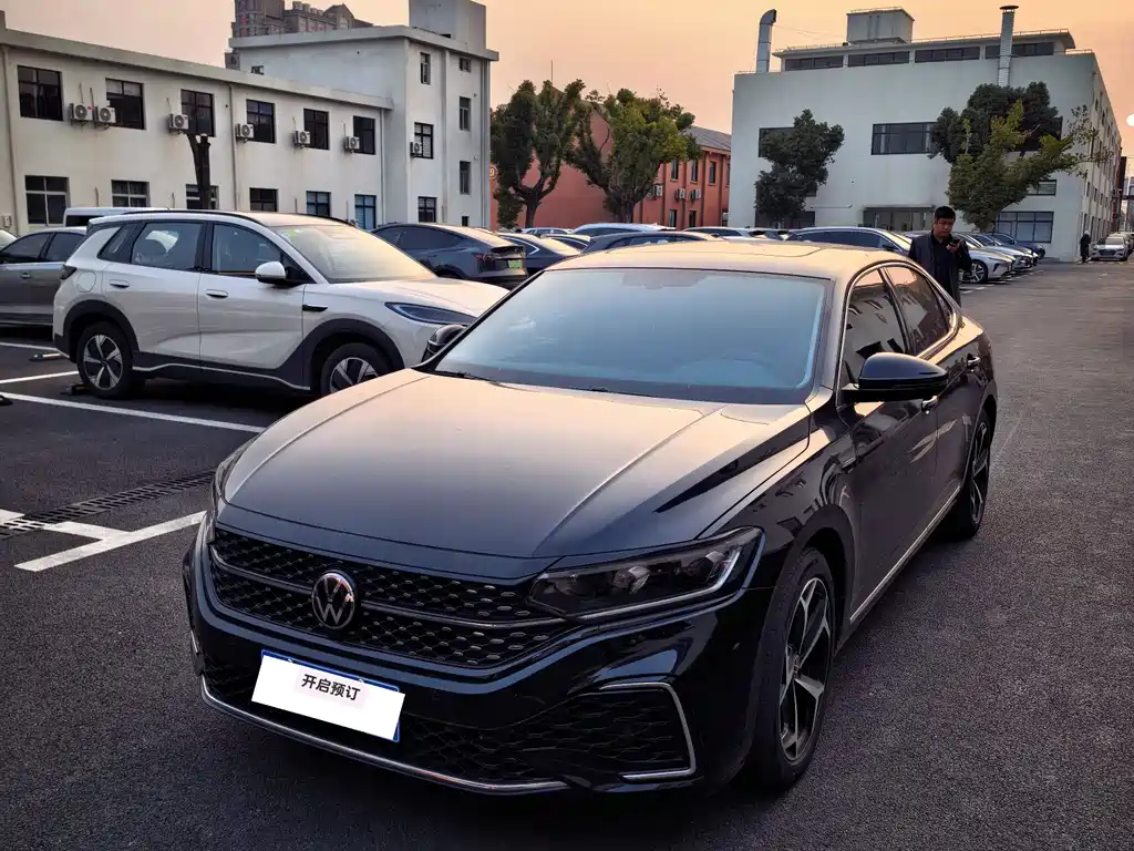 Volkswagen Passat 2024