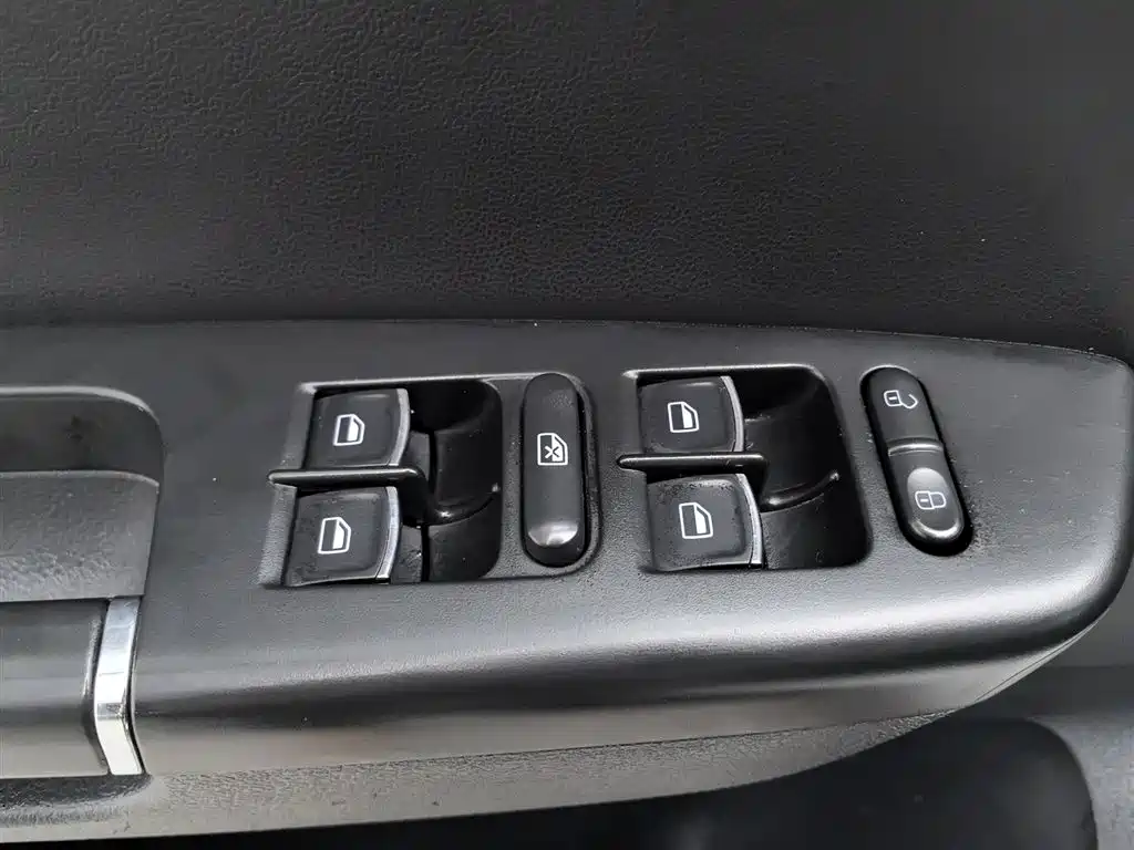 Volkswagen Bora 2014 1.6L MT Comfort
