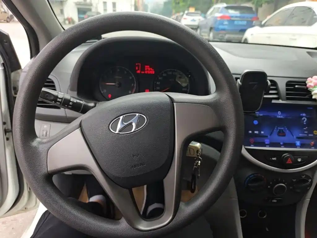 Hyundai Verna — миниатюра 11