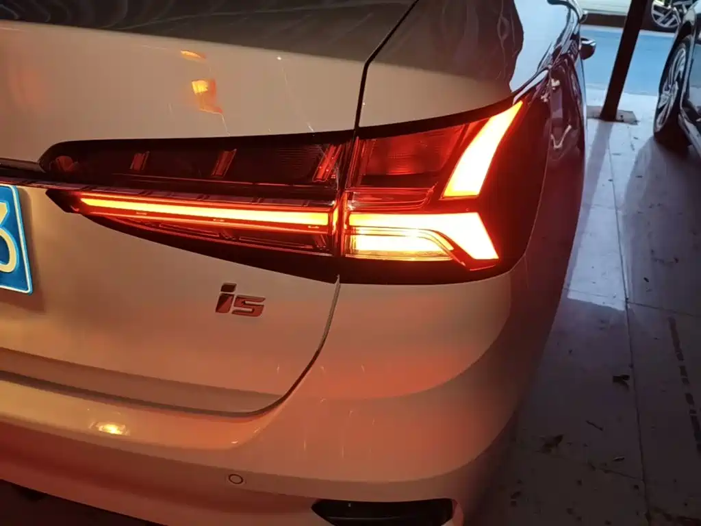Roewe i5 — миниатюра 8