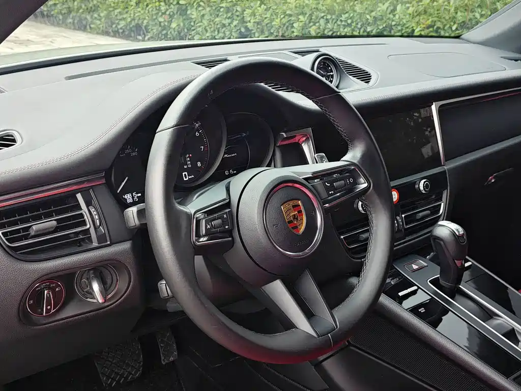 Porsche Macan — миниатюра 14