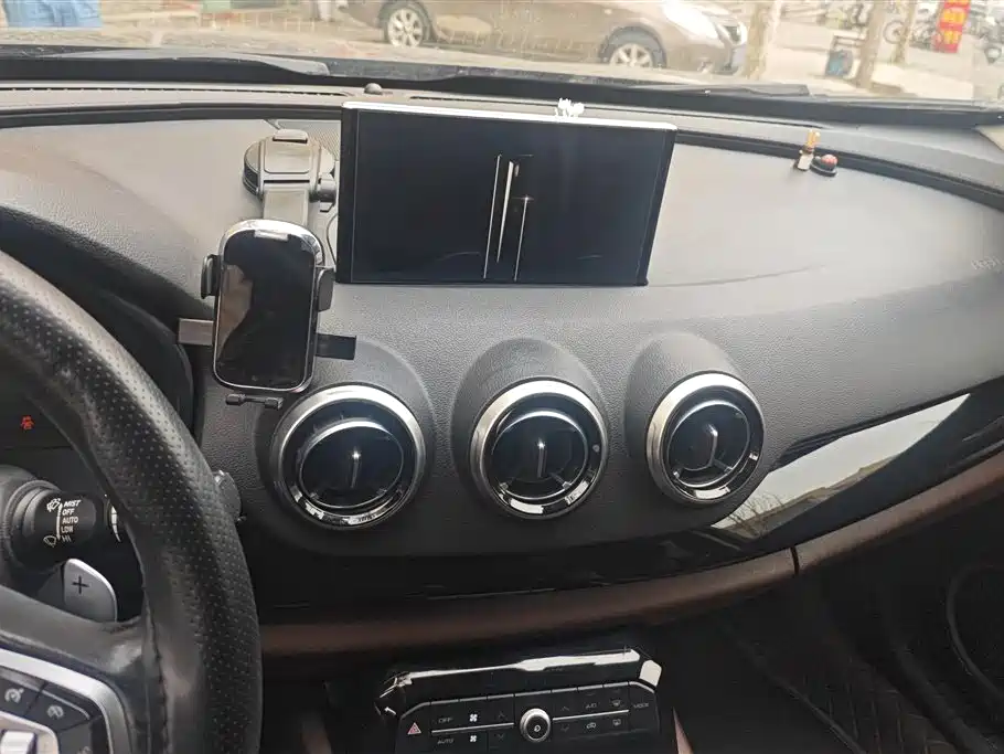 WEI PAI WEI BRAND VV7