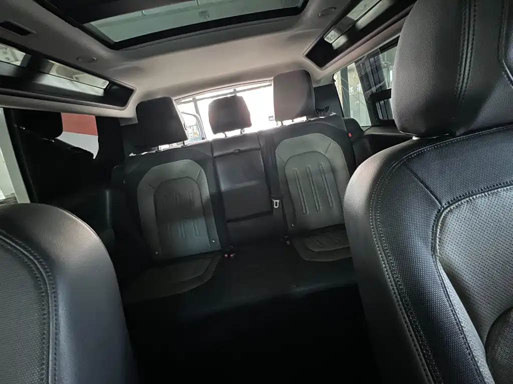 Land Rover Defender — миниатюра 18