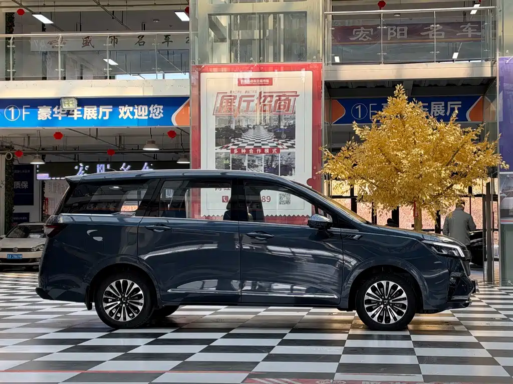 Wuling Jiachen — миниатюра 4