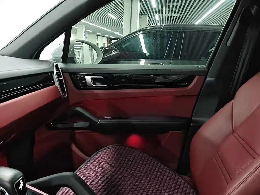 Porsche Cayenne — миниатюра 8