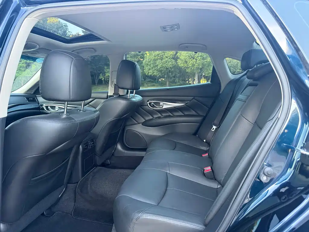 Infiniti Q70 — миниатюра 4