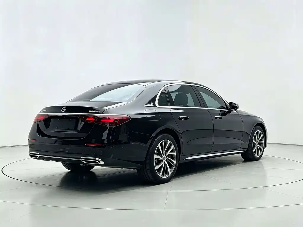 Mercedes-Benz E-Class — миниатюра 9